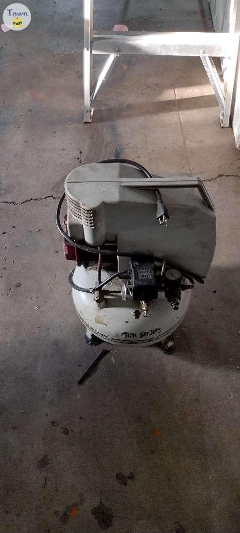 Air compressor  - 2 - 1083451-1726238257_0