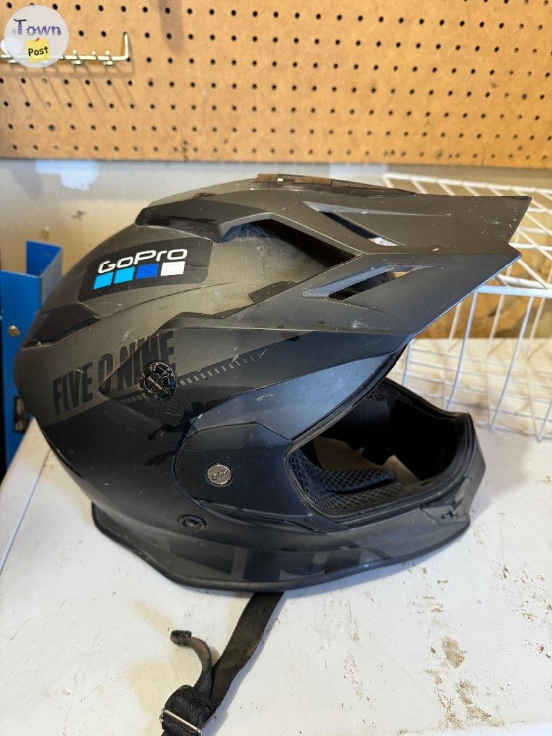 2 helmets - 4 - 1085453-1726760189_2