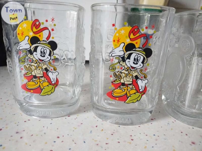 Set of 4 collectible glasses  - 2 - 1085866-1726875296_0