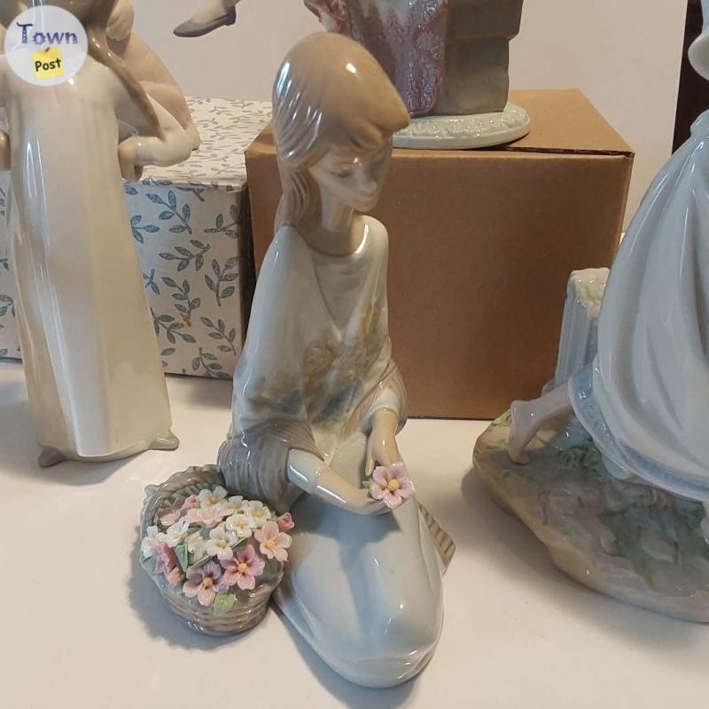 7 Lladro figures, collector's museum, privilege society pieces and more - 2 - 1057186-1730086377_0