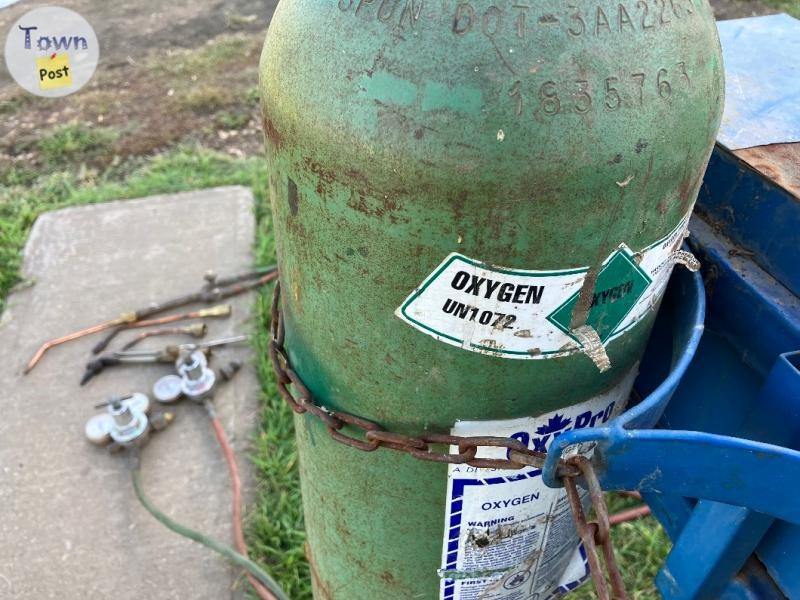 Oxygen and acetylene bottles etc - 2 - 1091428-1728325118_0