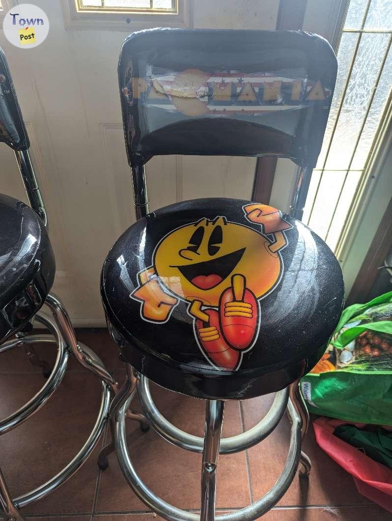 Ms. Pac-man Arcade and 2 Pac-Man stools with back - 9 - 1096139-1729542710_7