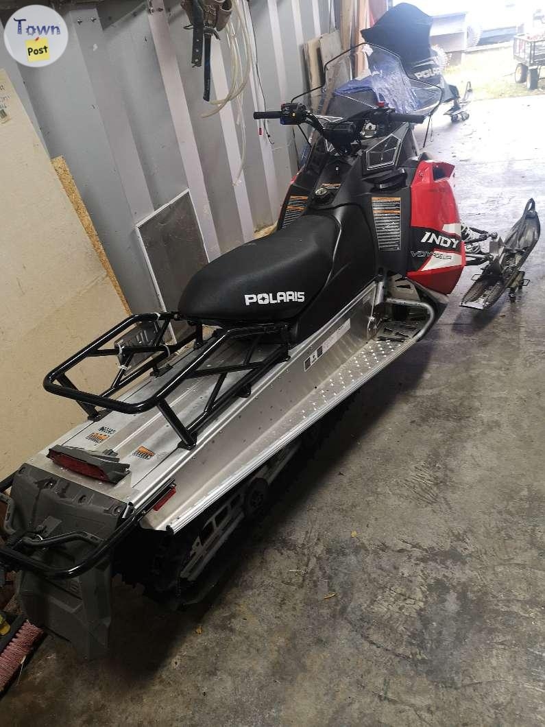 Polaris Indy voyageur snowmobile 550 2015 - 3 - 1096446-1729627537_1