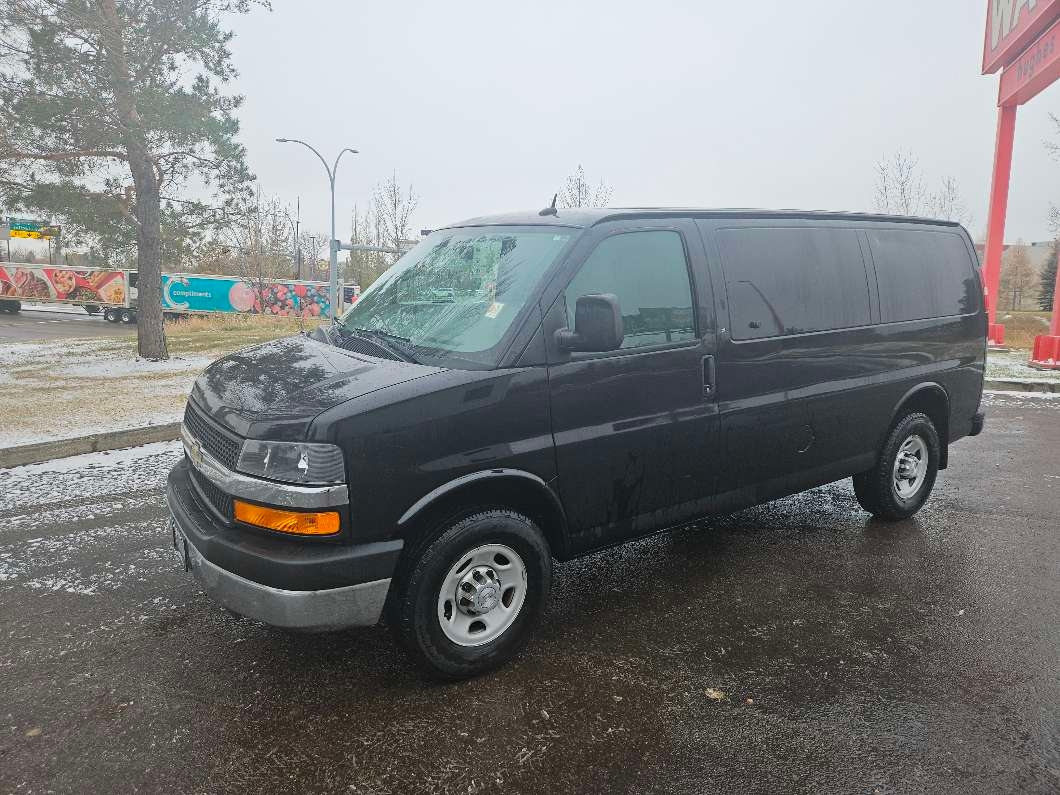 2015 Chevrolet 2500 Express Cargo Van VERY CLEAN NO RUST - 5 - 1100196-1730581036