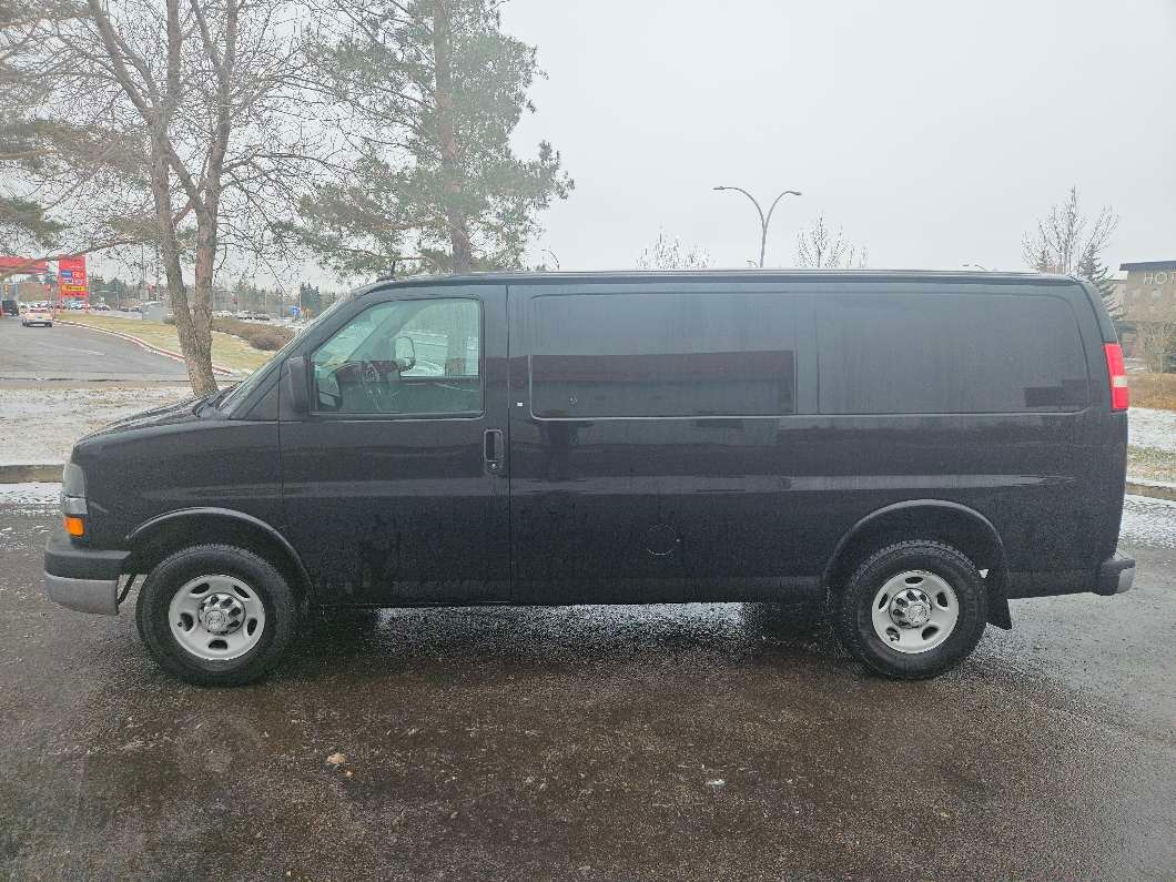 2015 Chevrolet 2500 Express Cargo Van VERY CLEAN NO RUST - 6 - 1100196-1730581036_0