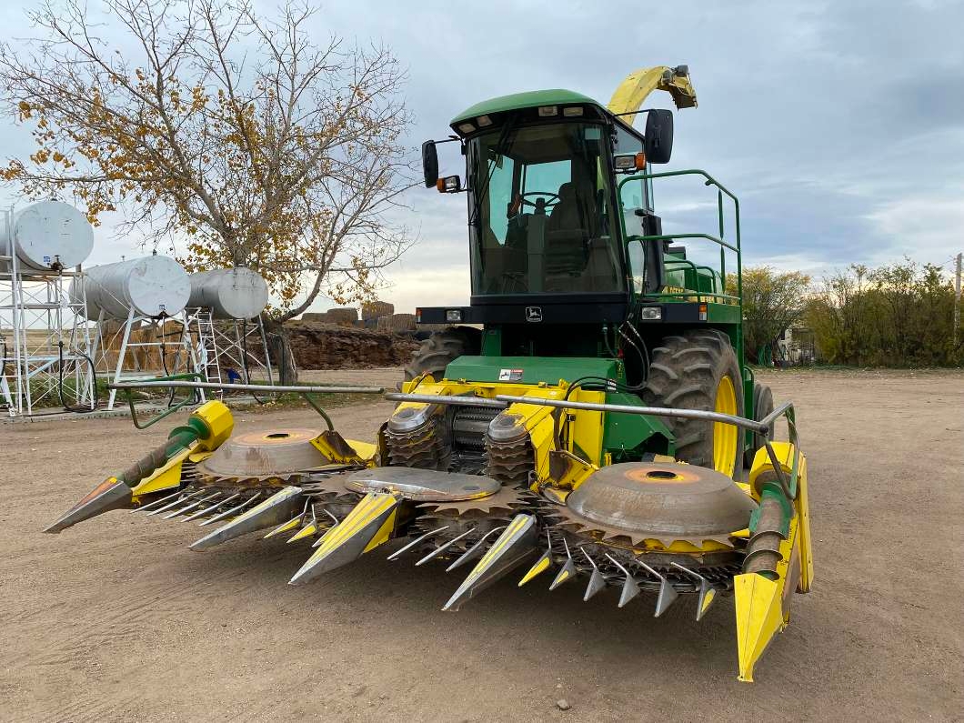 John Deere6610 Silage Cutter / Forage Harvester - 1 - 1102139-1731031980