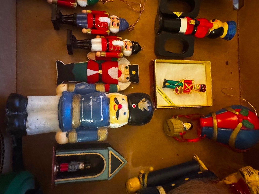 Collection of Nutcrackers, including Lion Nutcrackers - 4 - 1103457-1731367530_2