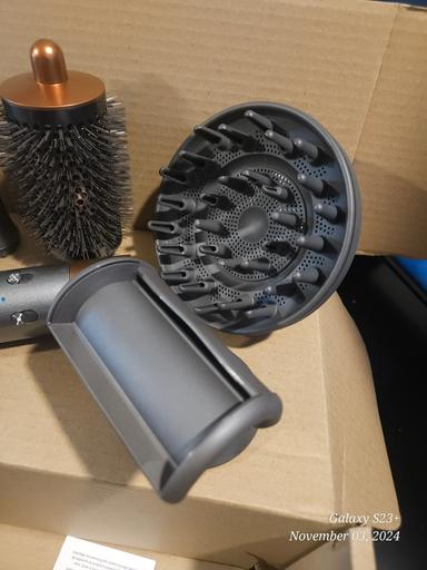 Photo of BNIB DYSON AIR WRAP SYSTEM  - 2