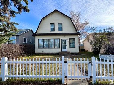 Photo of Move-In Ready Charming Character Home in Vegreville - 1