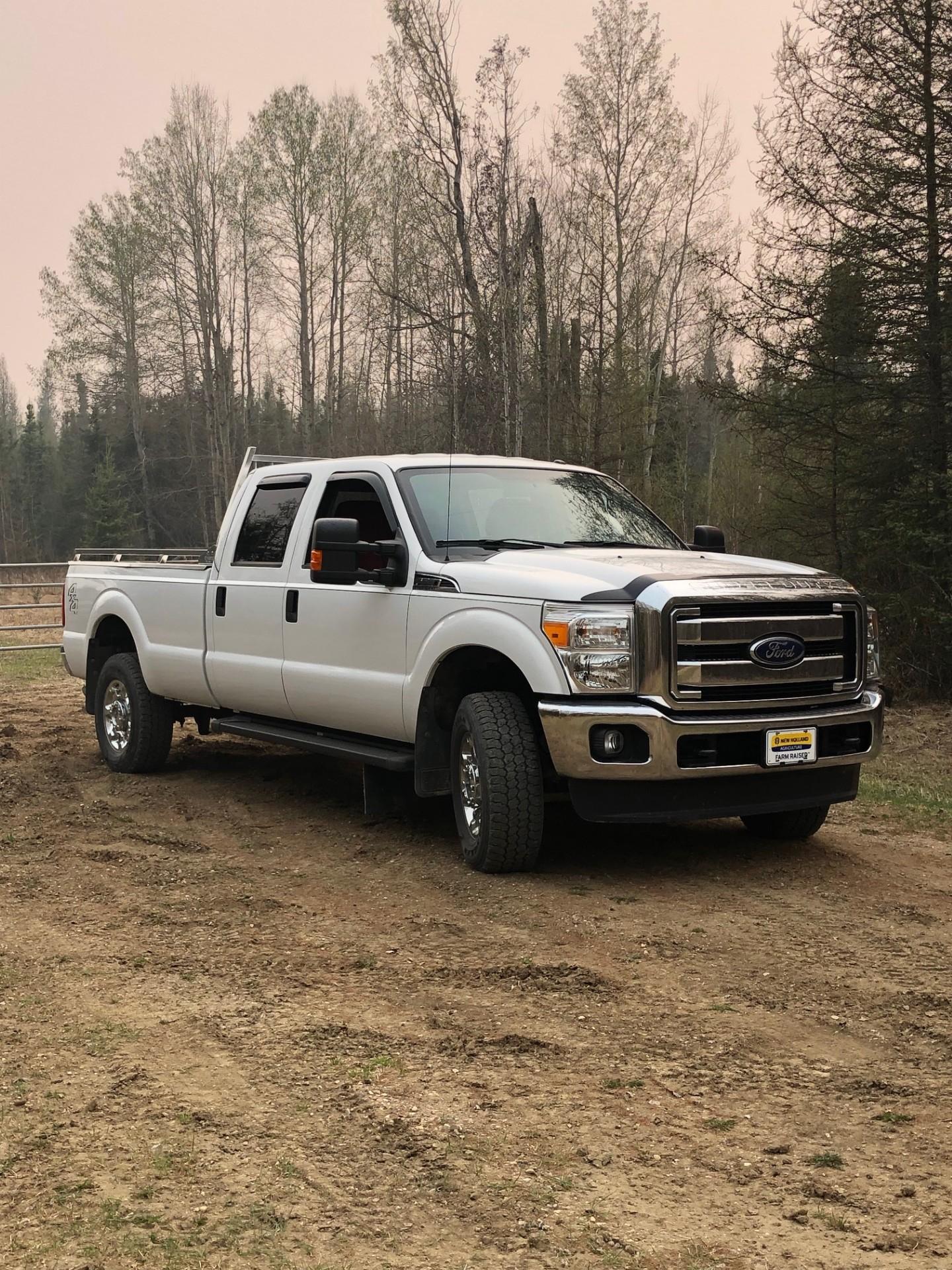 Photo of Ford F-350 XLT Crew Cab 8' bed 6.2L Gas engine