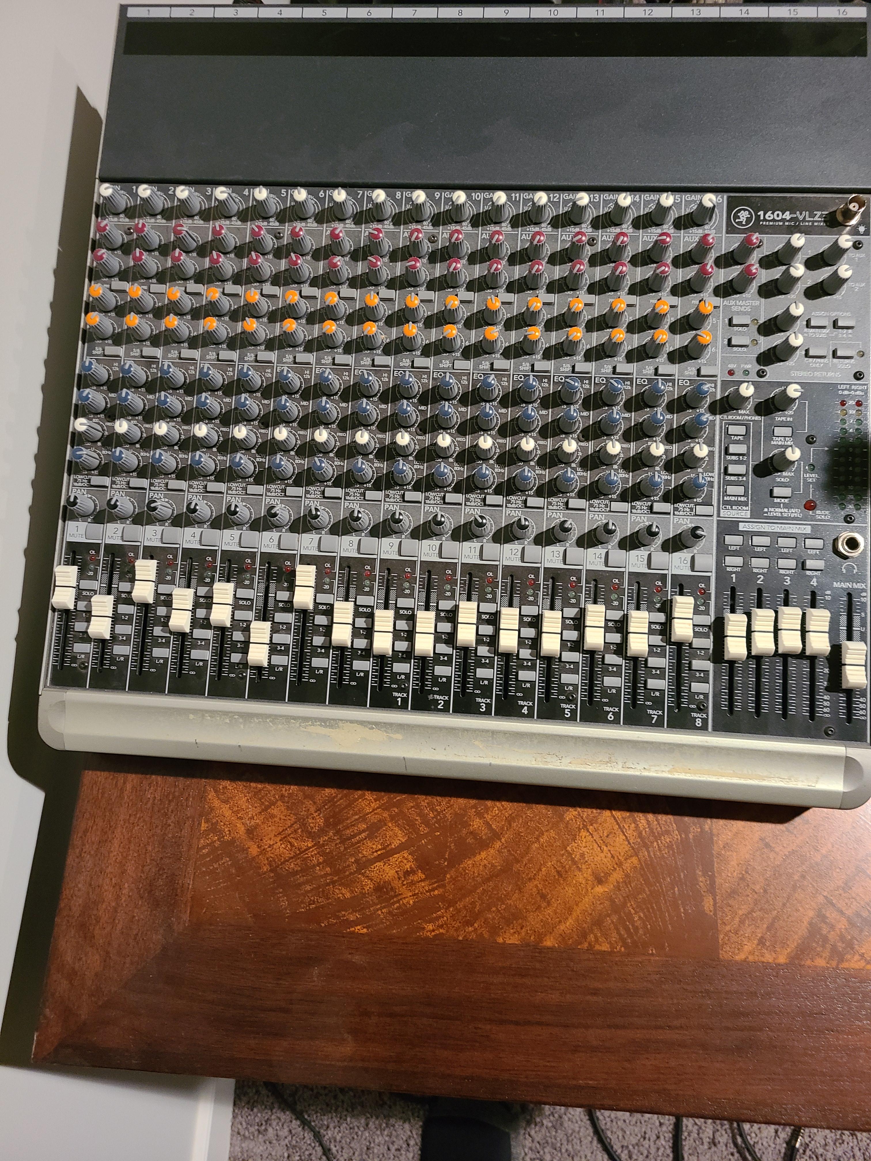 Photo of Mackie 1604- VLZ3 16 channel mic/line mixer. Excellent condition 