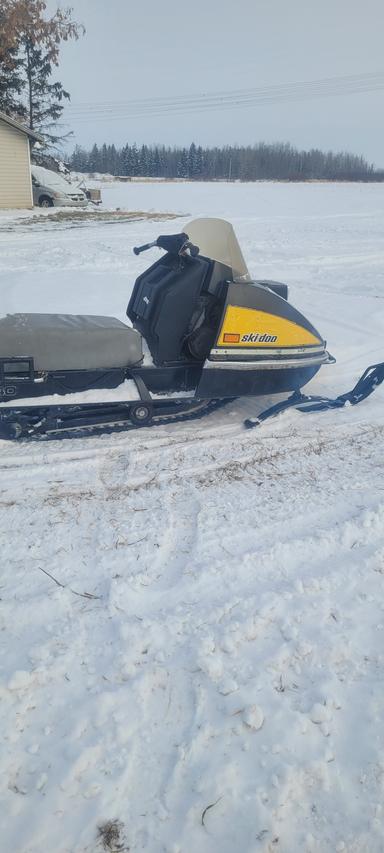 Photo of 3 Skidoo snowmobiles - 1