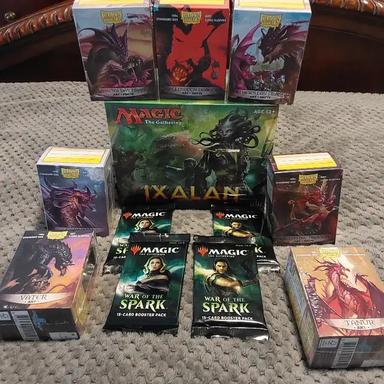 Photo of Magic Ixalan bundle and 8 Dragon Shield sleeves (20th anniversary), 10 packs MTG War of the Sparks - 1