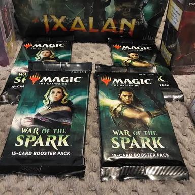 Photo of Magic Ixalan bundle and 8 Dragon Shield sleeves (20th anniversary), 10 packs MTG War of the Sparks - 2