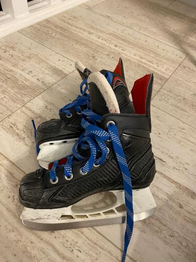 Photo of Bauer Hockey skates size 12 youth  - 1