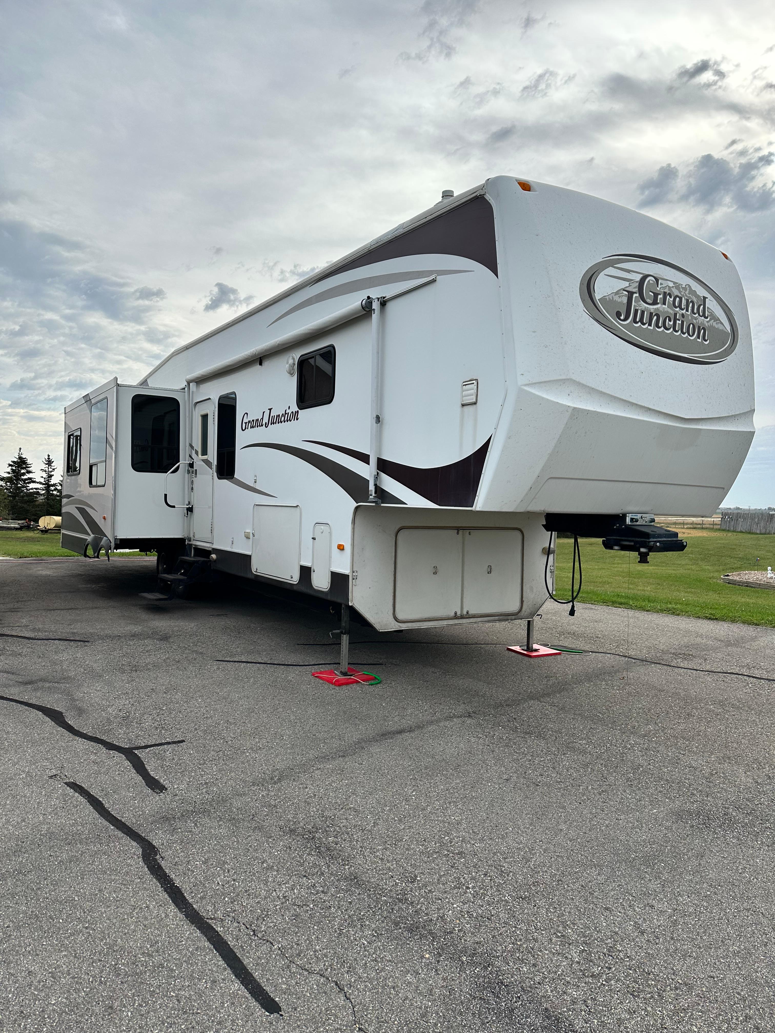 Photo of 2007 Grand Junction 39ft Fifth Wheel