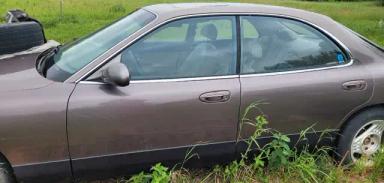 Photo of 1992 Mazda 929 sedan. No key with it. (easy to get a new one) - 1