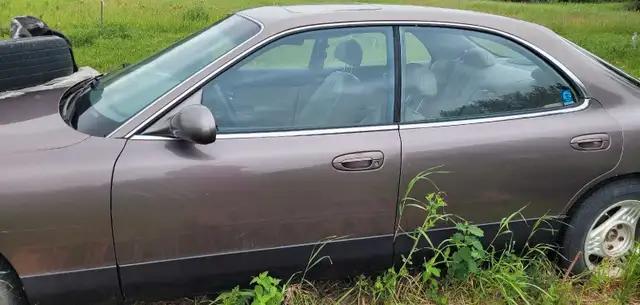 Photo of 1992 Mazda 929 sedan. No key with it. (easy to get a new one)