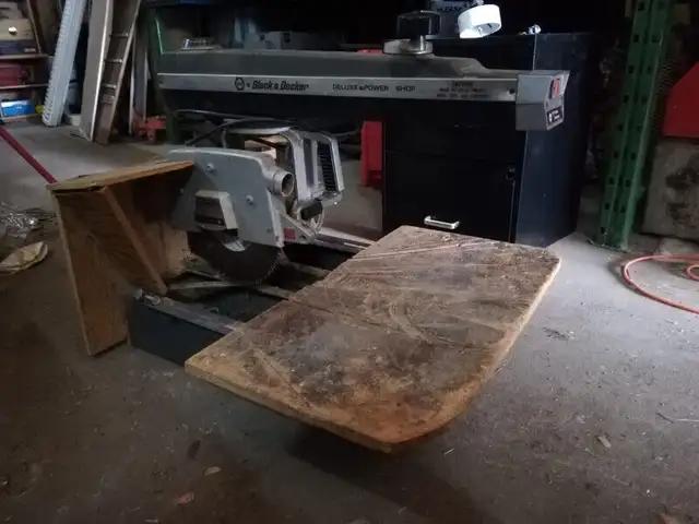 Photo of Radial arm saw Black and Decker I deliver.