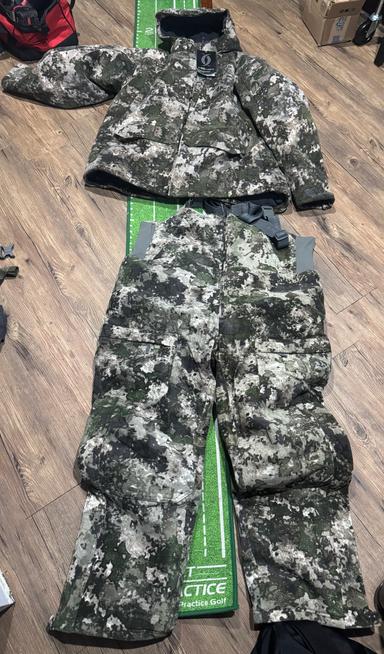 Photo of Brand New Cabelas Instinct Stand Hunter Camo Suit - 1