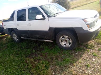 Photo of 2004 Chevy Avalanche  - 2