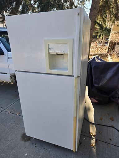 Photo of FREE GE FRIDGE 31"×31"×67" WERE USING UP TO TODAY - 1