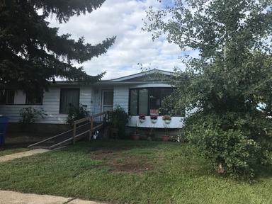 Photo of Bungalow in Willingdon AB on 8800 sq ft lot - 2