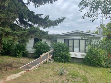 Photo of Bungalow in Willingdon AB on 8800 sq ft lot - 1