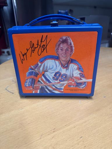 Photo of Vintage Wayne Gretzky lunchbox  - 1