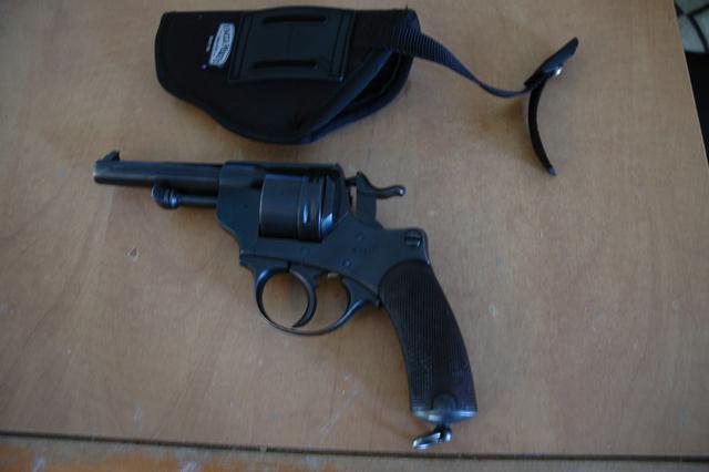 Photo of antuiqe french 455 revolver