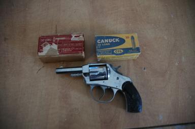 Photo of antuiqe bulldog 32 RF revolver - 1