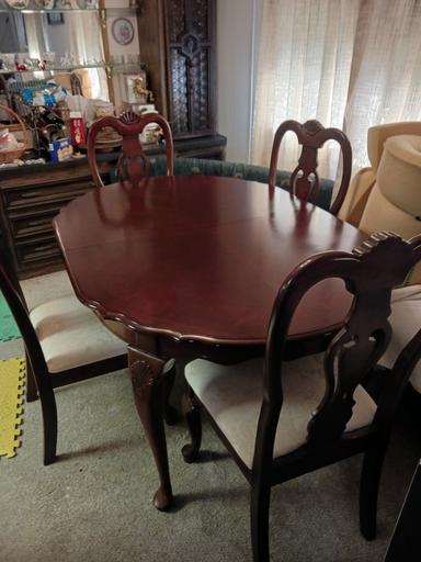 Photo of Queen Anne Table & Chairs - 1