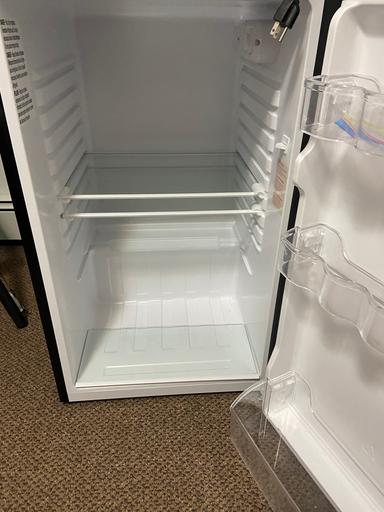 Photo of 4.4 ft.³ mini fridge - 2