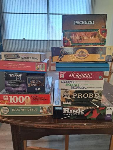 Photo of 11 board games and 3 puzzles - 1