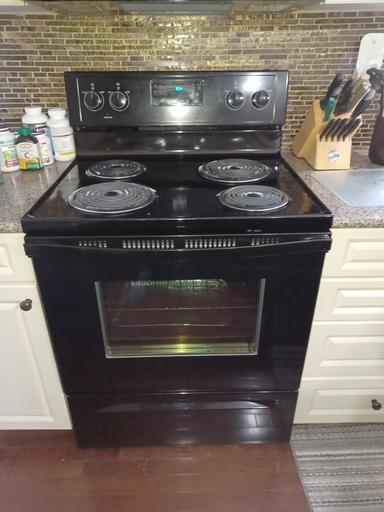 Photo of Whirlpool stove - 1