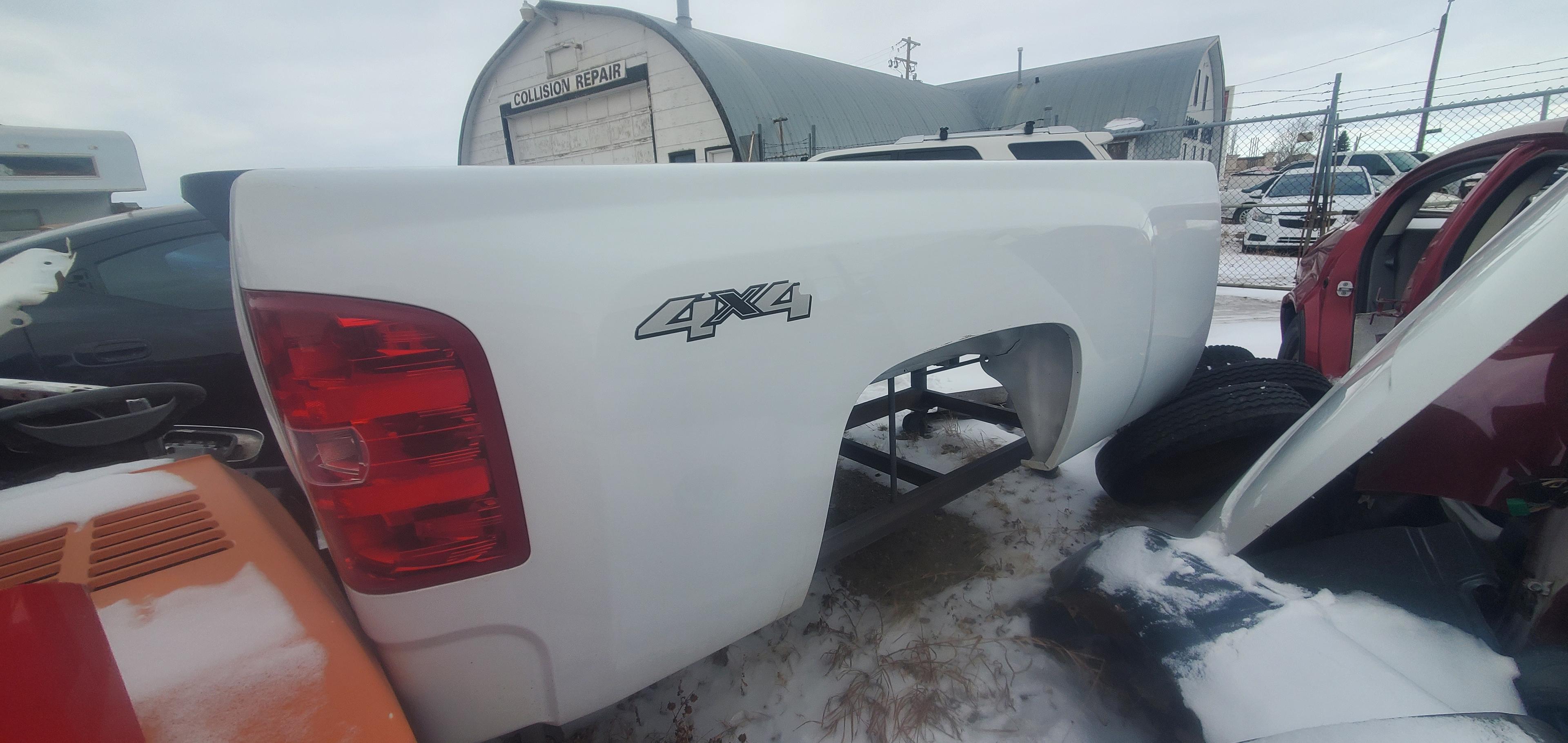 Photo of 09-13 chevy truck box 