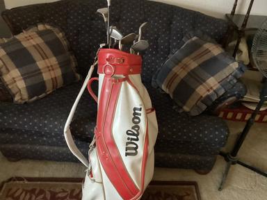 Photo of Golf clubs and bag and many balls - 1