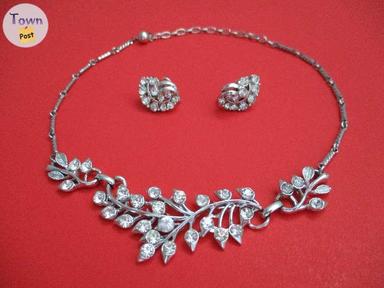 Photo of QUALITY VINTAGE ~ “CORO” ~ RHINESTONE NECKLACE & EARRINGS - 1