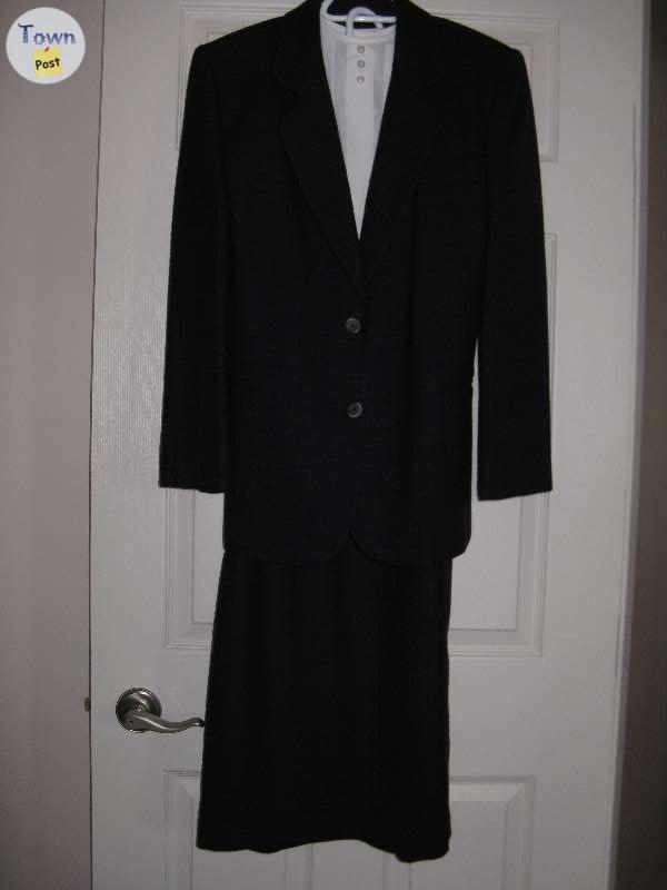 Photo of REDUCED to $80 ~ "365 by INJENUITY" ~ LADY’S SUIT