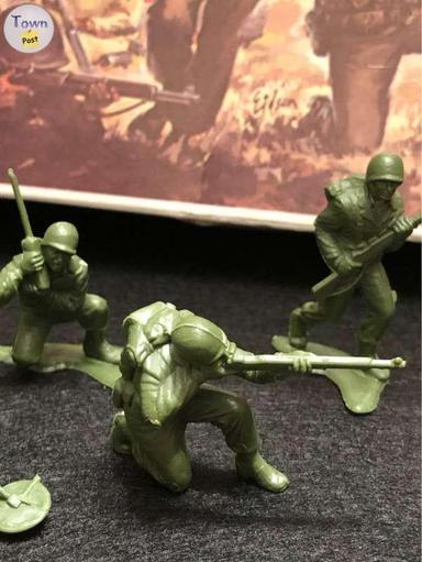 Photo of Vintage GI toy Soldiers World War II 1/40 scale from life like hobbies. - 2