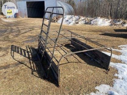 Photo of Truck box Livestock cage. 