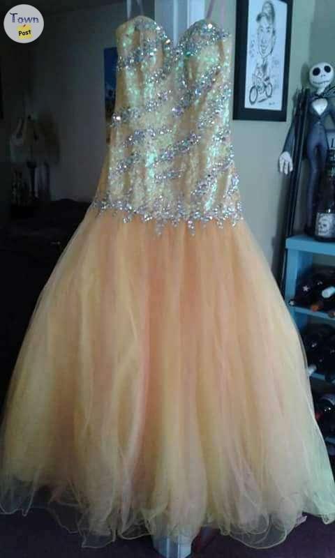 Photo of Beautiful yellow grad/prom dress