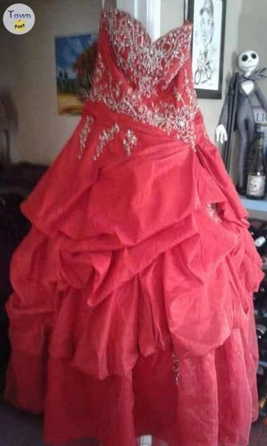 Photo of Beautiful red grad/prom dress - 1