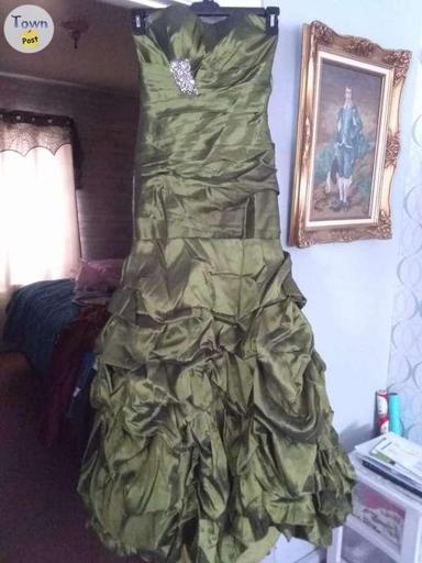 Photo of Beautiful Green grad/prom dress - 1