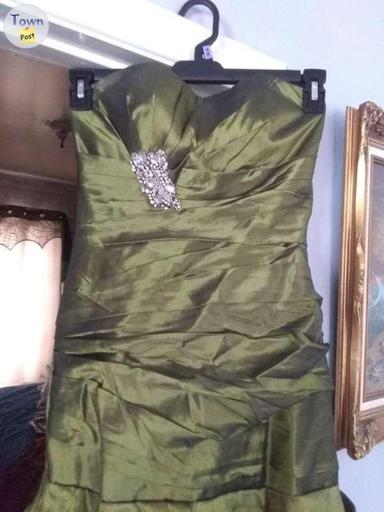 Photo of Beautiful Green grad/prom dress - 2