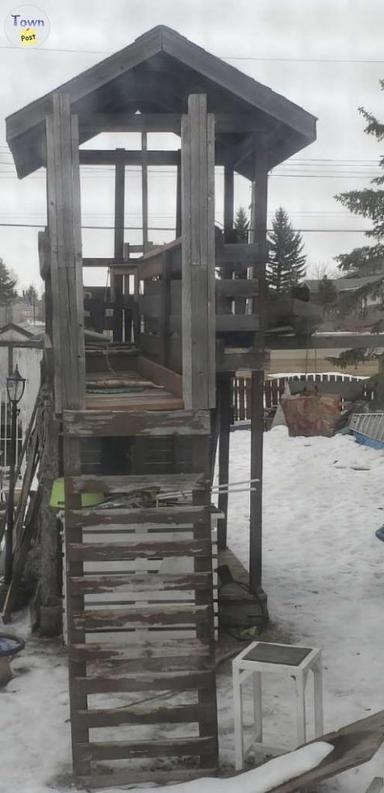 Photo of $150-Very Large Deer Stand/Station, Play Center - 2