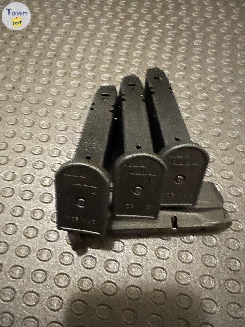 Photo of CZ P10C mags