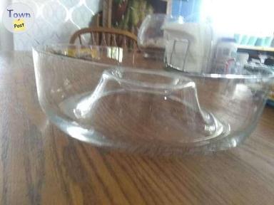 Photo of 2 chip/dip glass plates/bowls - 2