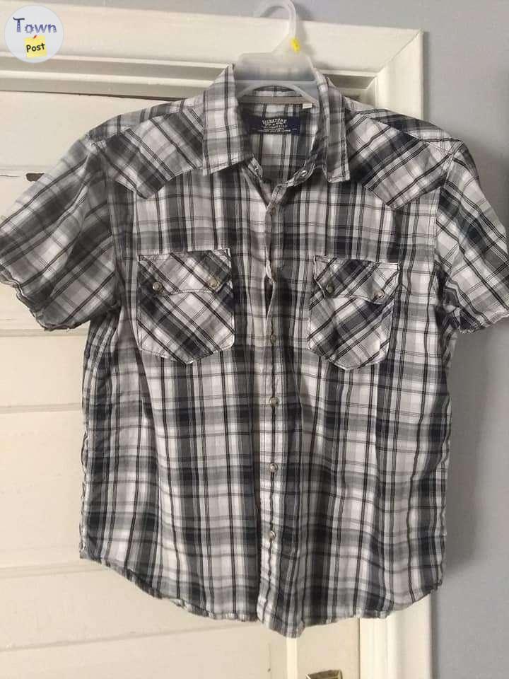 Photo of Men's signature brand short sleeve shirt 