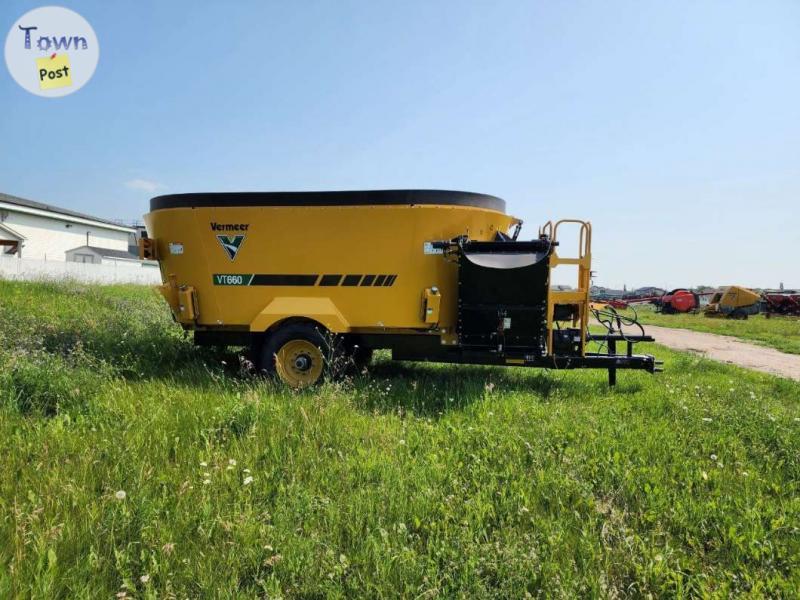 Photo of Vermeer VT660 feed mixer